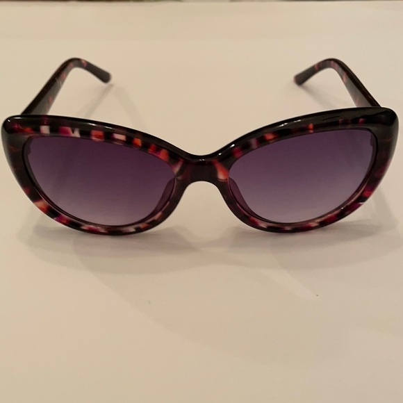 Simply Vera Vera Wang Accessories - Vera Wang Sunglasses